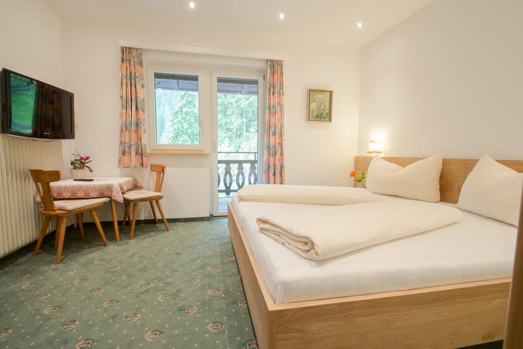 Ferienwohnung Pension Tirol Bichlbach Eksteriør billede